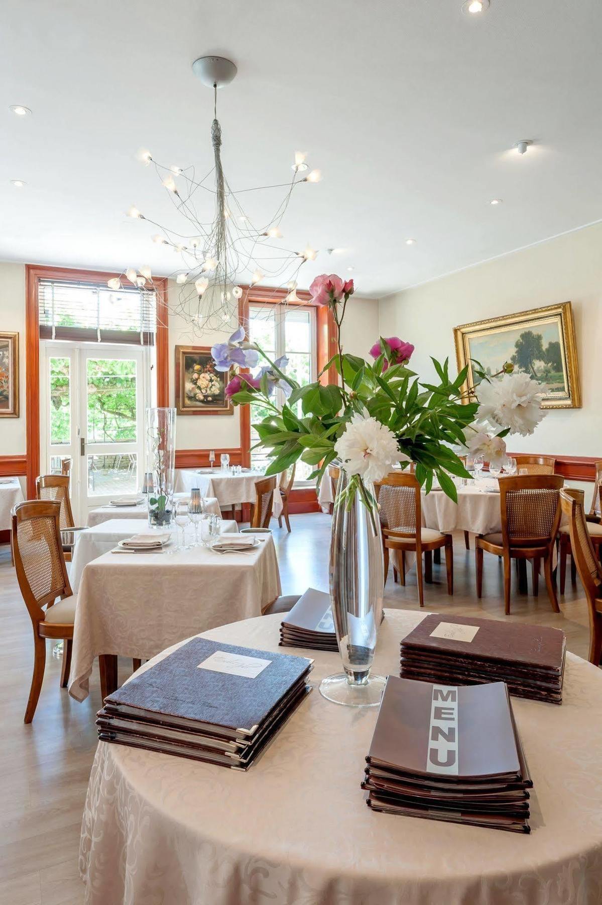 Hotel Restaurant Emile Job Montmerle-sur-Saone Exterior photo