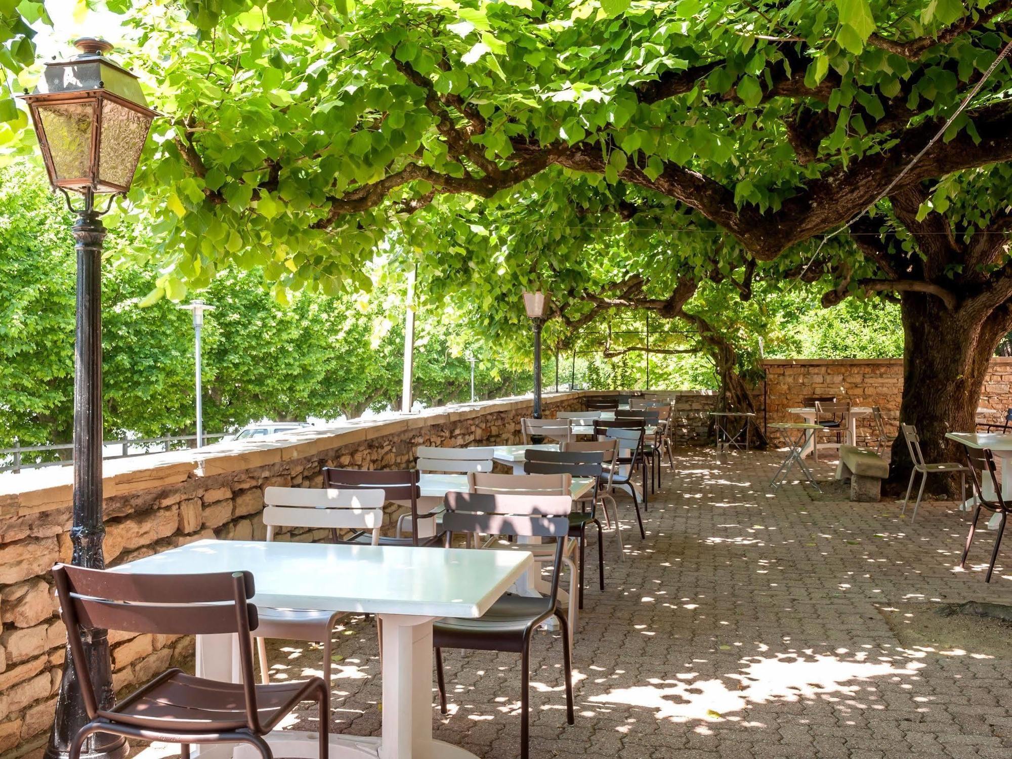 Hotel Restaurant Emile Job Montmerle-sur-Saone Exterior photo